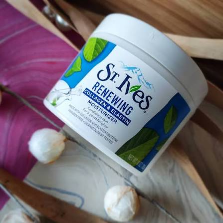 St. Ives Renewing Collagen Elastin Facial Moisturizer 283gm